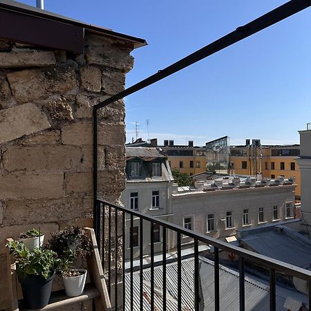 White Door Apartments Mansard Heart Of Odessa 2 Eksteriør bilde