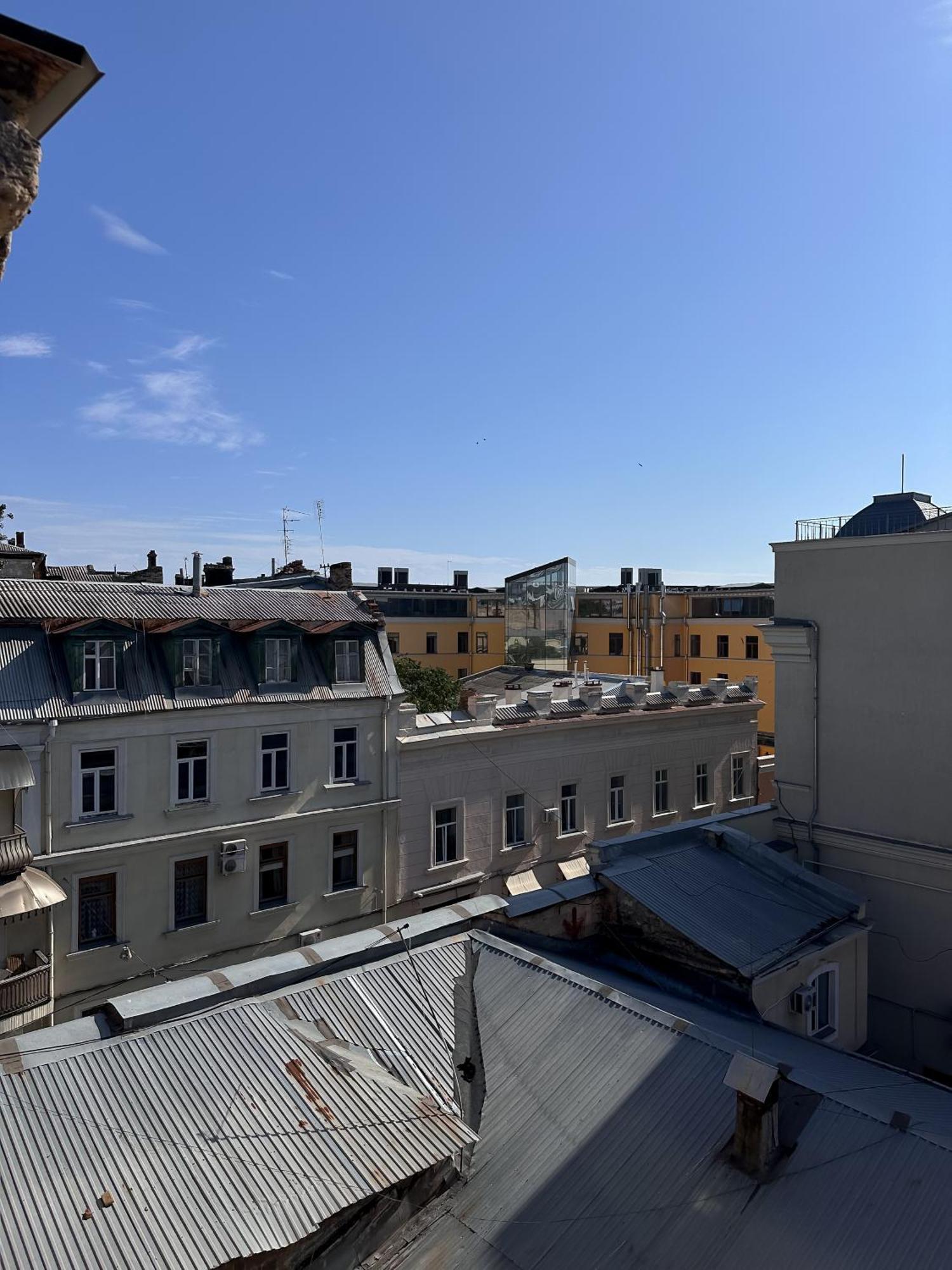 White Door Apartments Mansard Heart Of Odessa 2 Eksteriør bilde